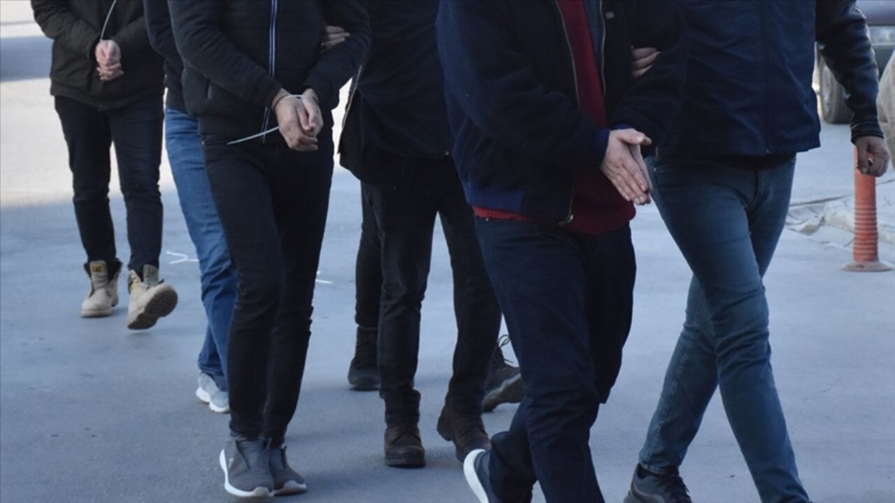 FETÖ'ye 'Emniyet' operasyonu: 21 gözaltı