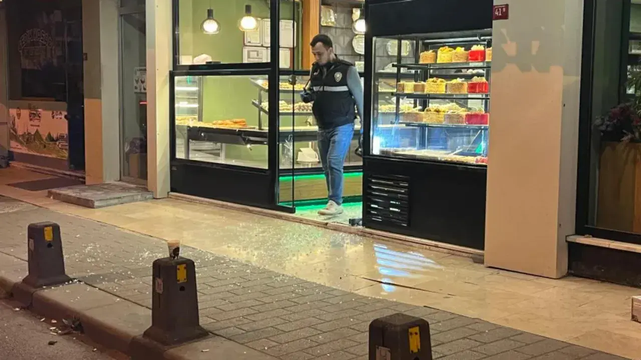 Gaziosmanpaşa'da sokak ortasında silahlı saldırı: 1 kişi yaralandı