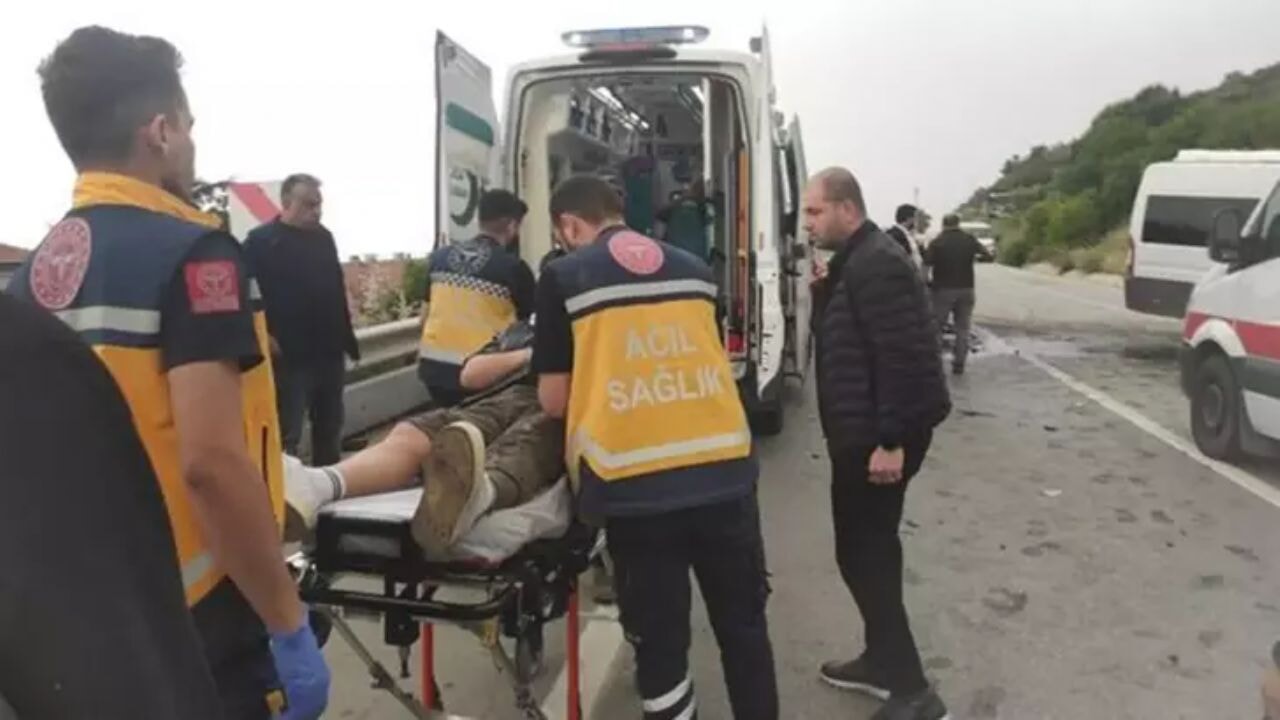 Gemlik'te korkunç kaza! Servis minibüsü ile otomobil çarpıştı