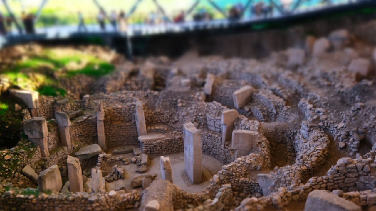 Göbeklitepe yerleşik hayatın doğduğu yer mi? Bilinçli olarak gömülen sırları çözülüyor