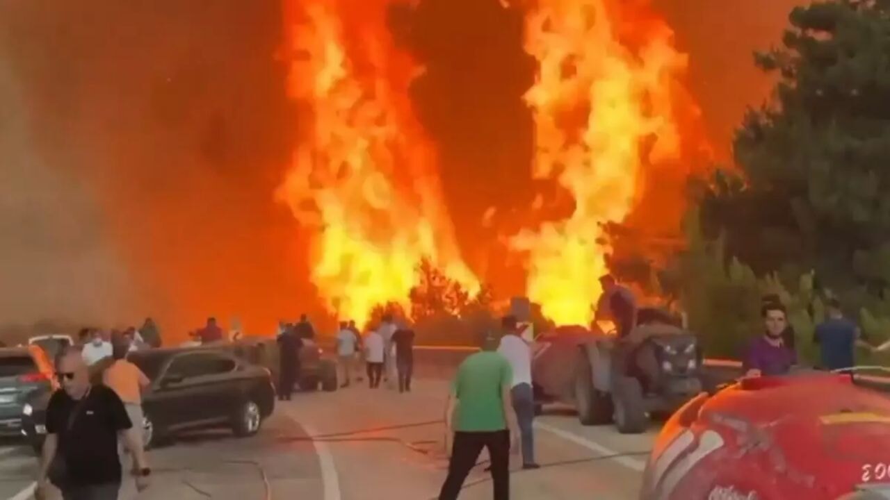 Gürsu-Kestel arasında çıkan yangın yerleşim alanlarına sıçradı