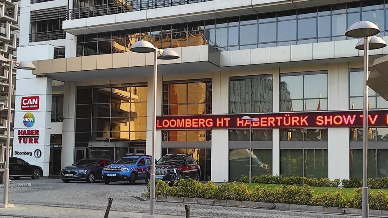 Habertürk ve Show TV'ye el konuldu! Sahipleri firar etti