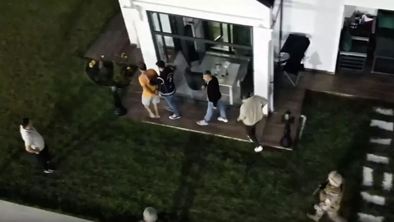 Hayali satışla 1198 kişiye usulsüz vatandaşlık kazandıran çete çökertildi