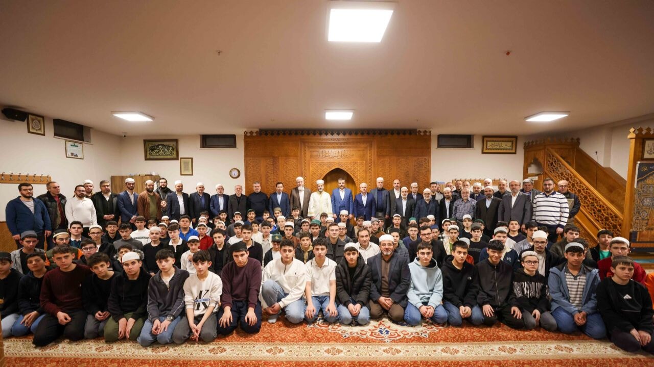 İçişleri Bakanı Çiftçi, hafızlık yaptığı Kur'an kursunda sahur yaptı