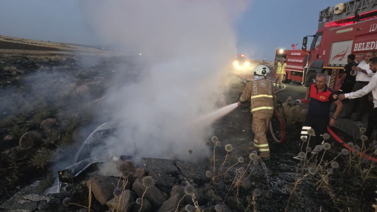 İdil'de korkunç yangın: Cip sürücüsü yanarak can verdi