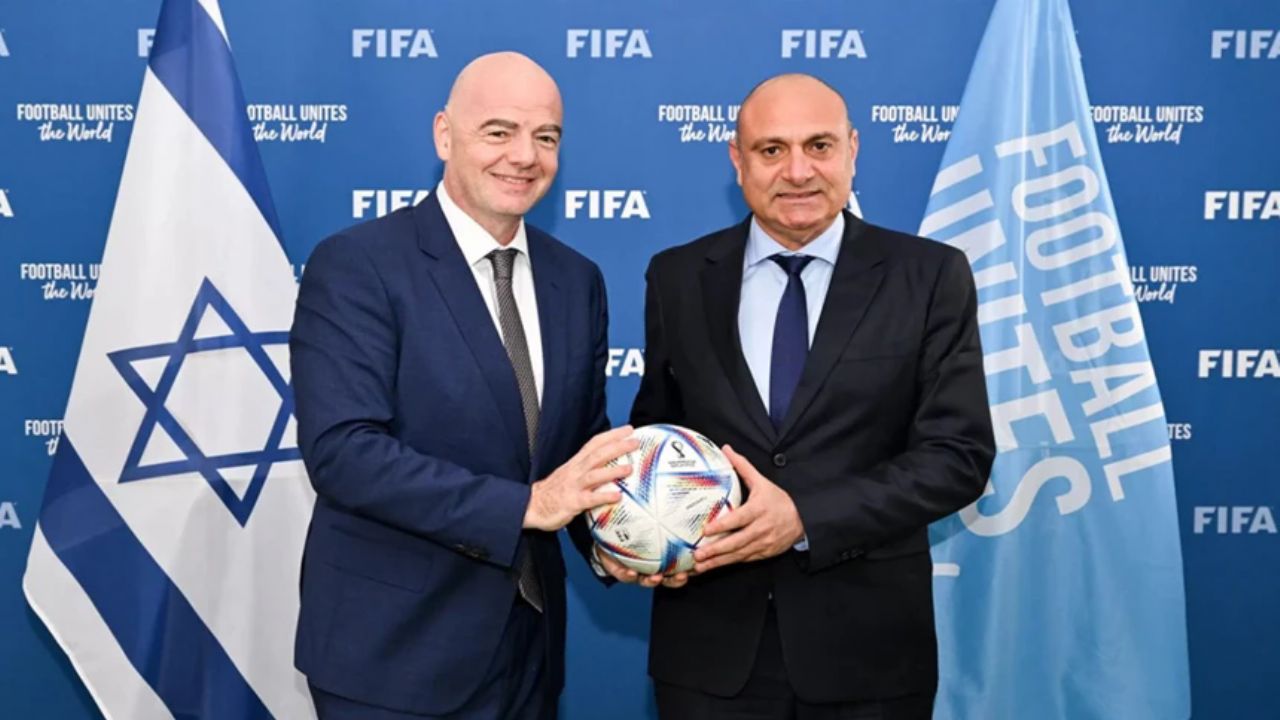 İkiyüzlü Infantino, topu taca attı