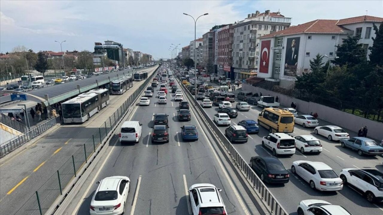 İstanbul'da bayram ziyaretleri trafik yoğunluğuna neden oldu