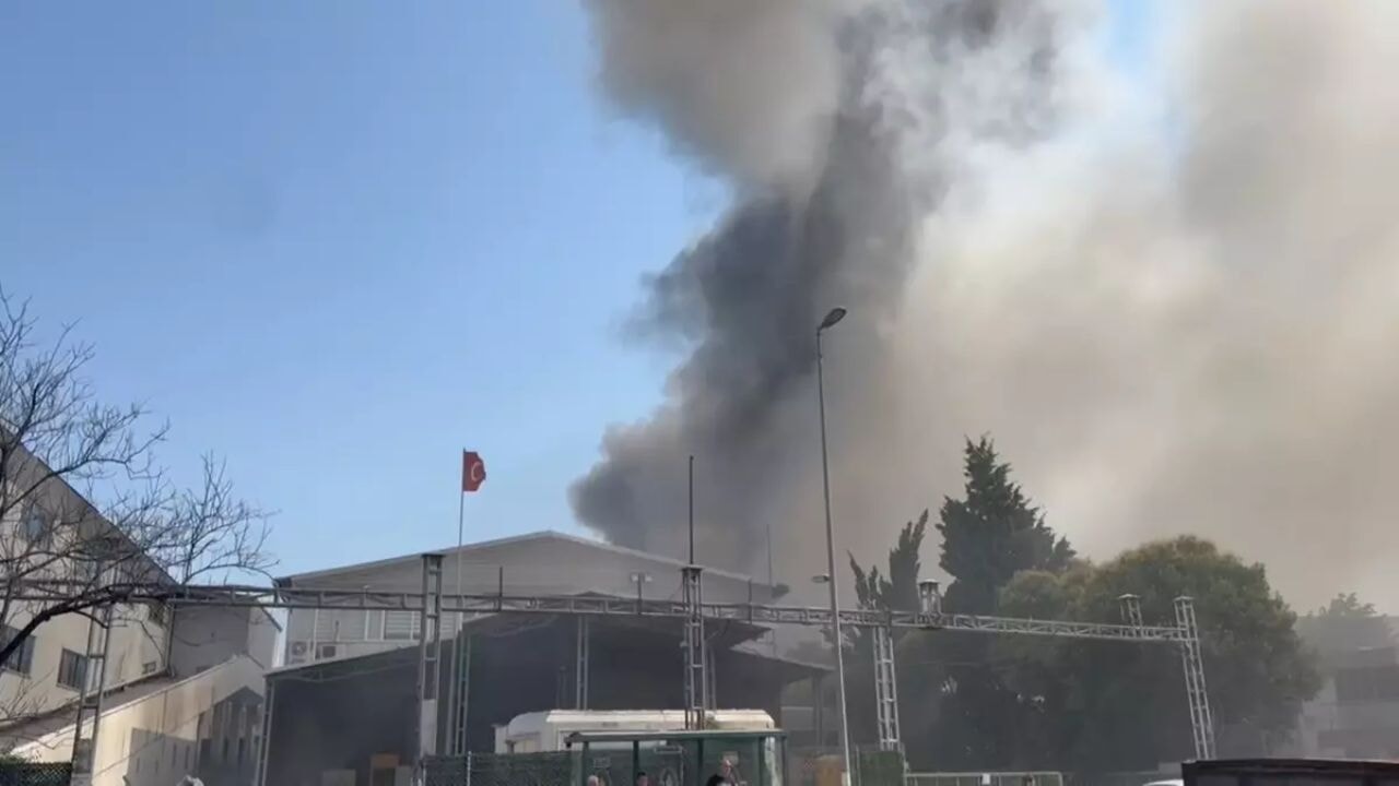 İstanbul'da çorap fabrikası alevlere teslim oldu