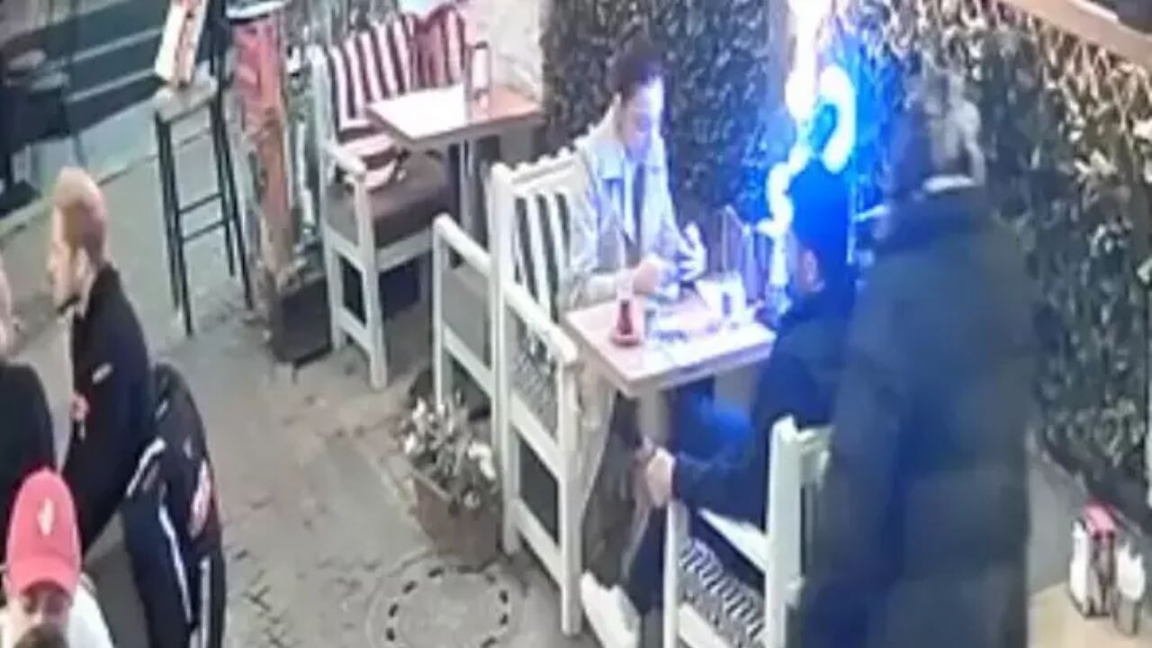 İstanbul'da Kafede Otururken Enseden Vuruldu!