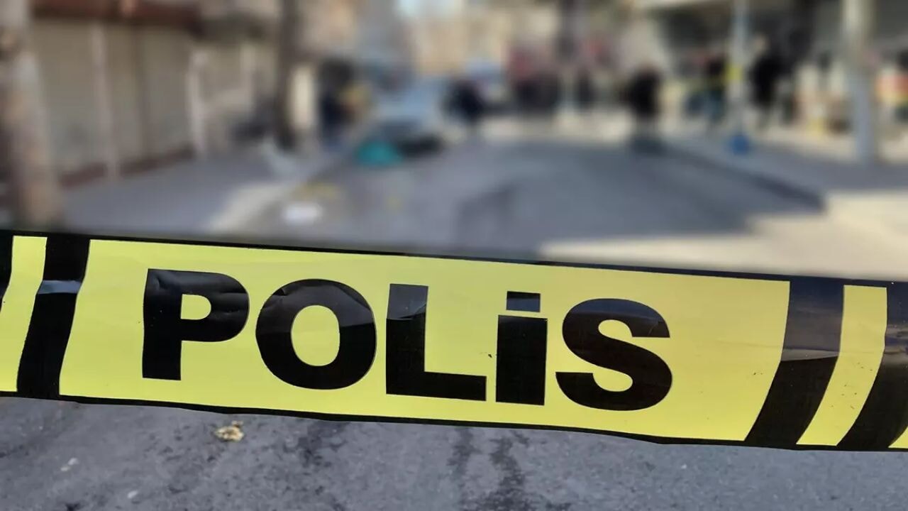 İstanbul'da maskeli iki kişi çocuk parkını kana buladı!