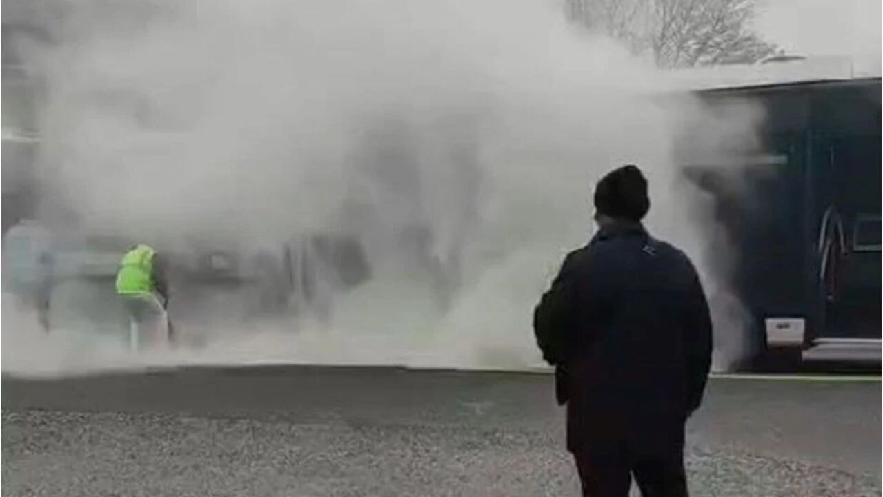 İstanbul'da metrobüste yangın çıktı