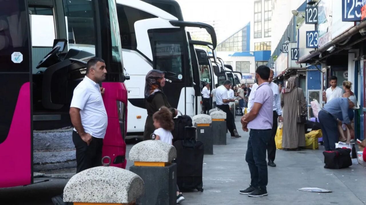 İstanbul'daki otogarlarda okula dönüş yoğunluğu