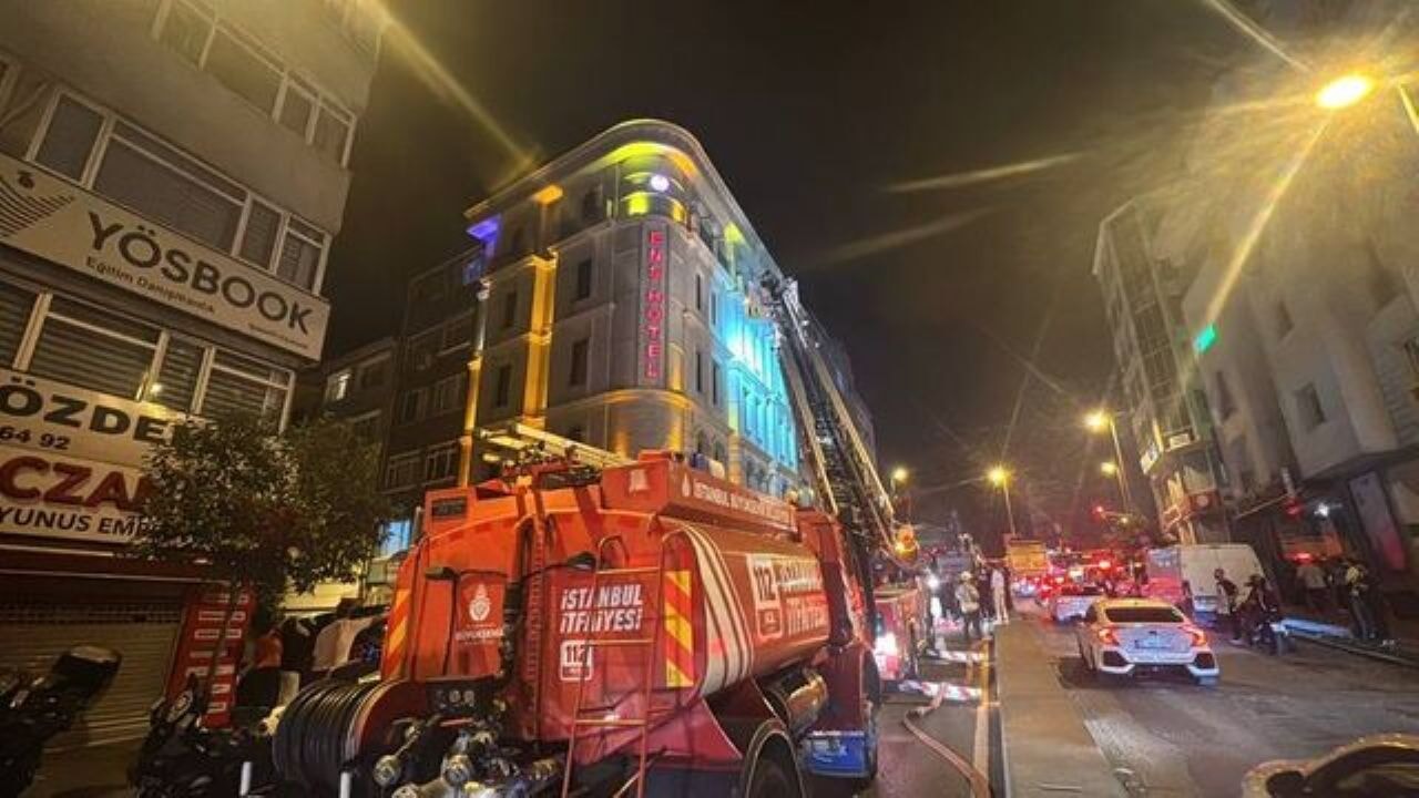 İstanbul Fatih'te yangın paniği: Otelde alevler yükseldi