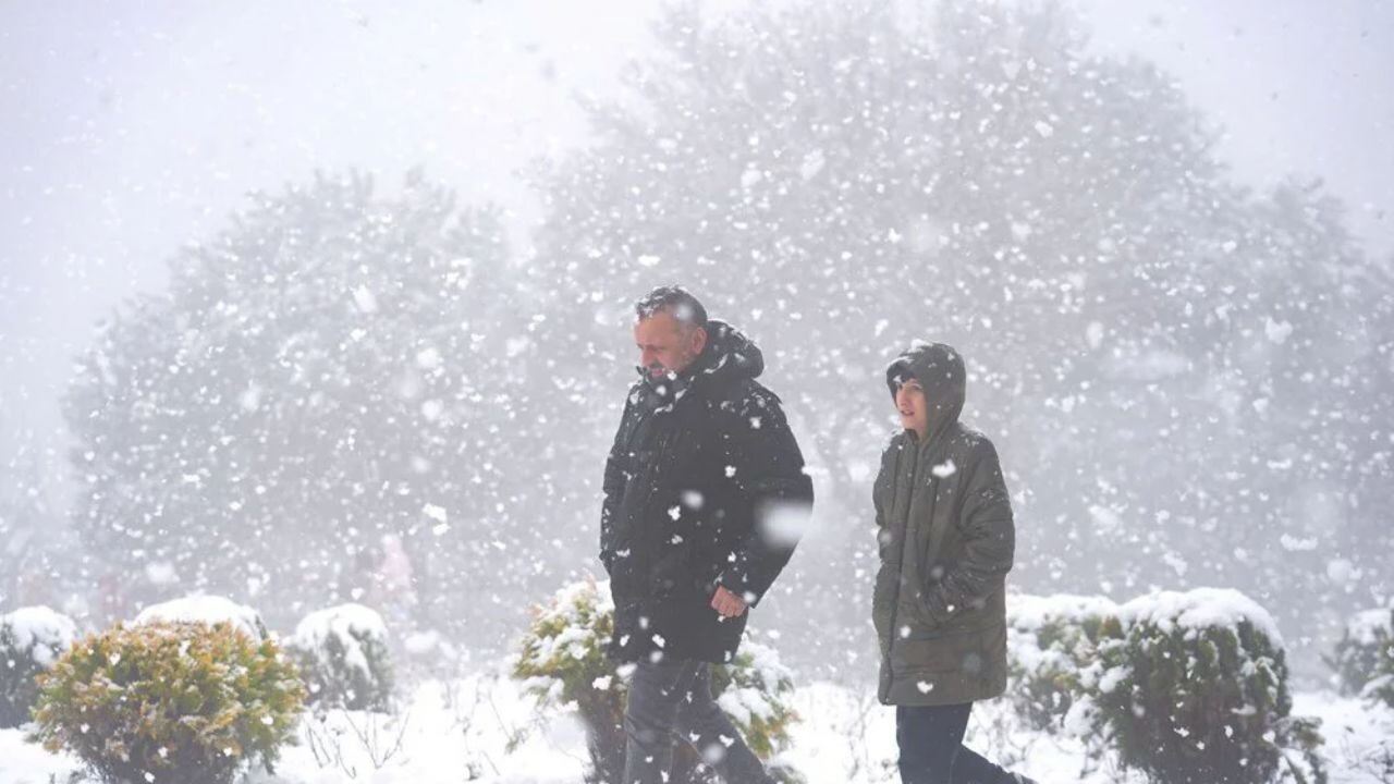 İstanbul için tarih verildi: Kar yeniden geliyor!