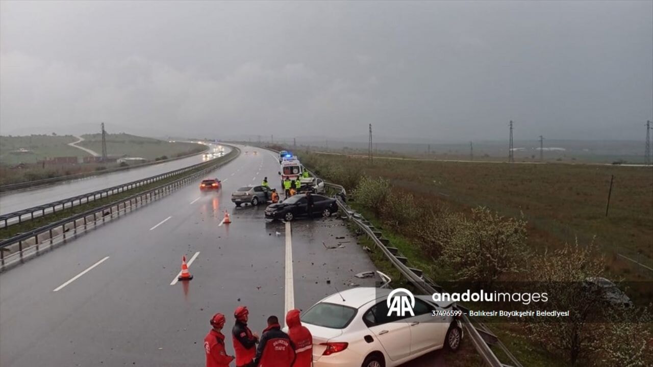 İstanbul-İzmir Otoyolu'nda feci zincirleme kaza!