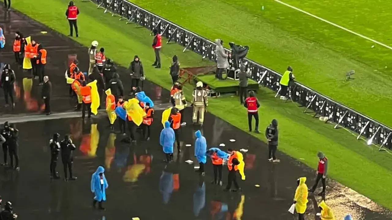 İstanbul Valiliği'nden 'polise yağmurluk' açıklaması