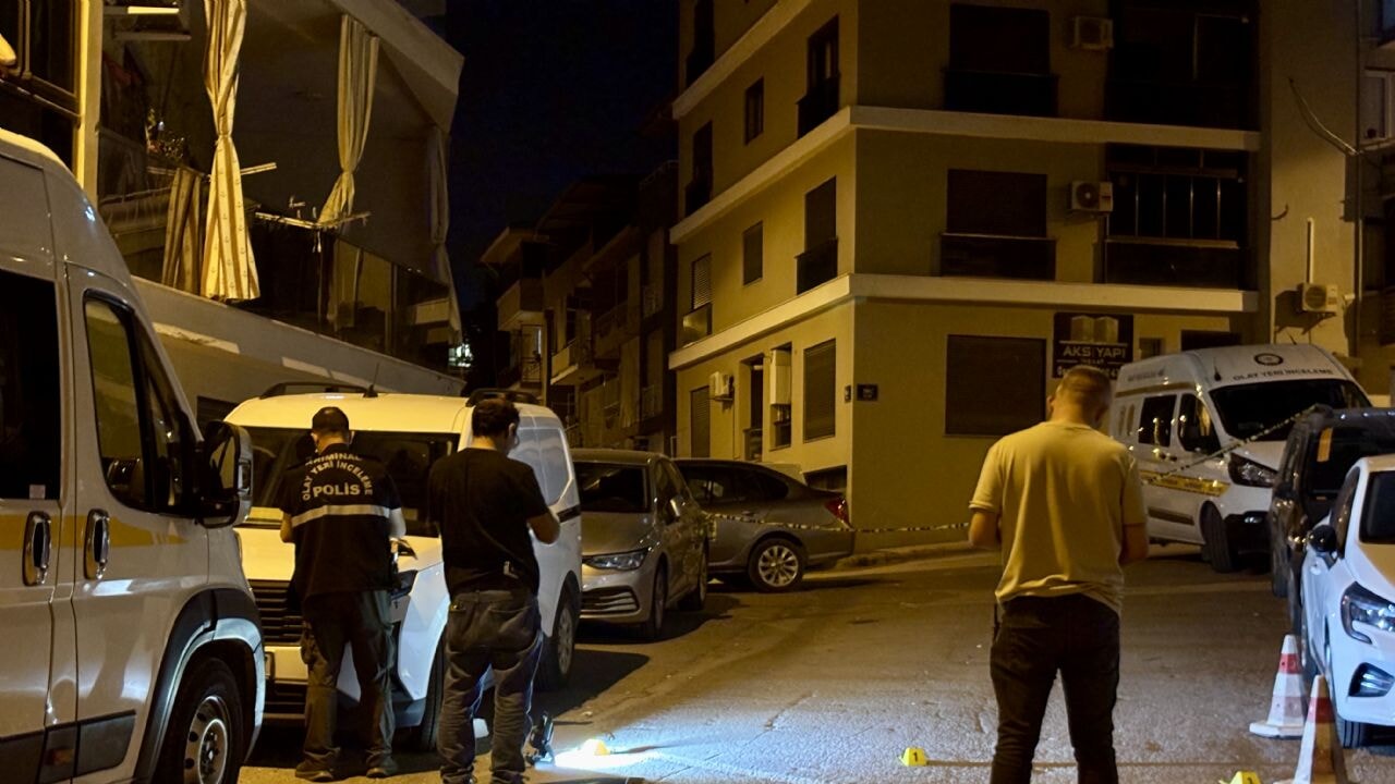 İzmir Buca'da sokak ortasında silahlı çatışma