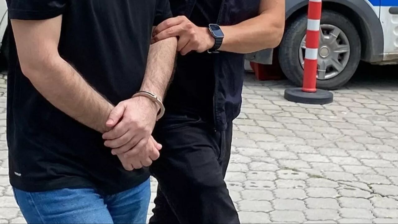 İzmir Cumhuriyet Başsavcılığı tarafından Konak, Menemen ve Seferihisar'da eş zamanlı FETÖ operasyonu