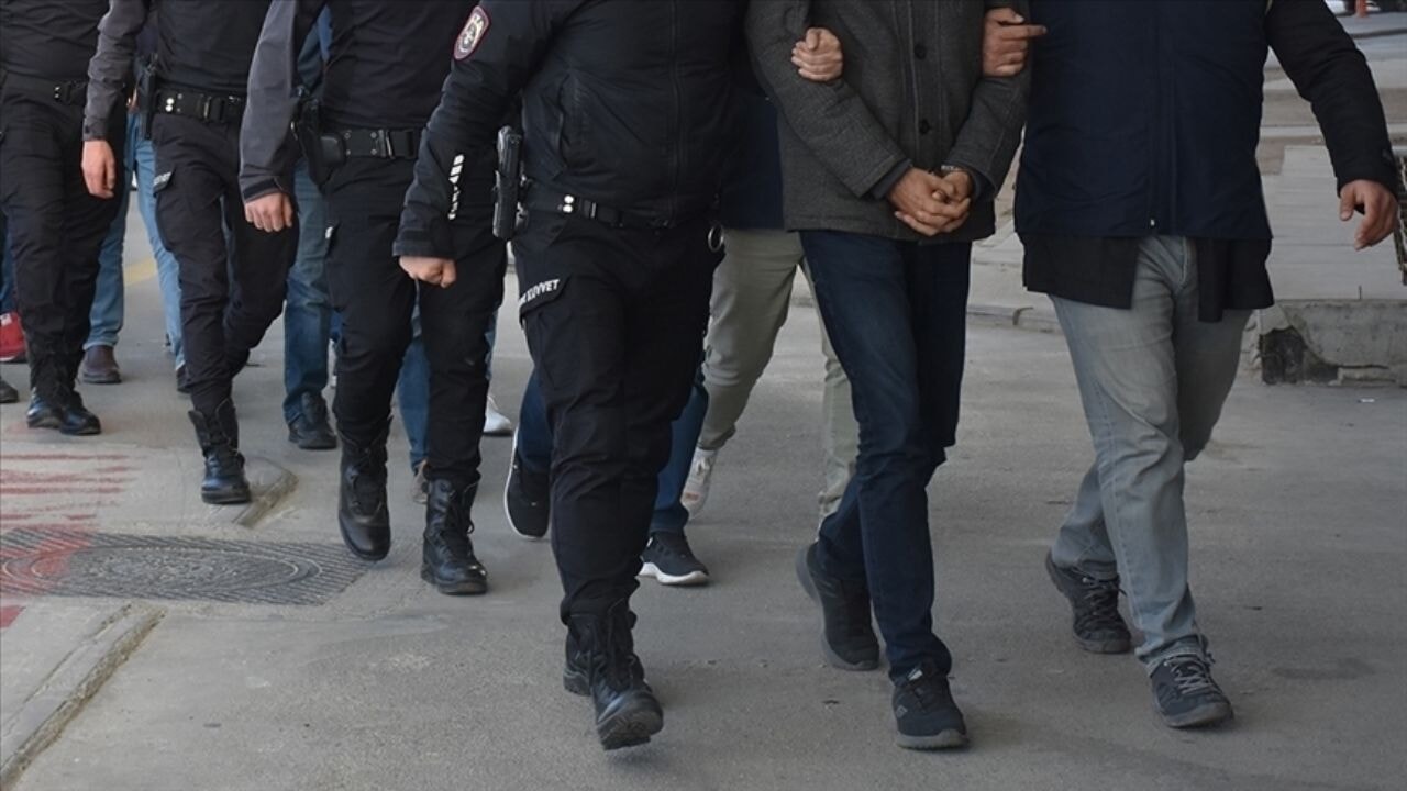 İzmir'de suç örgütü çökertildi! 12 kişi gözaltında