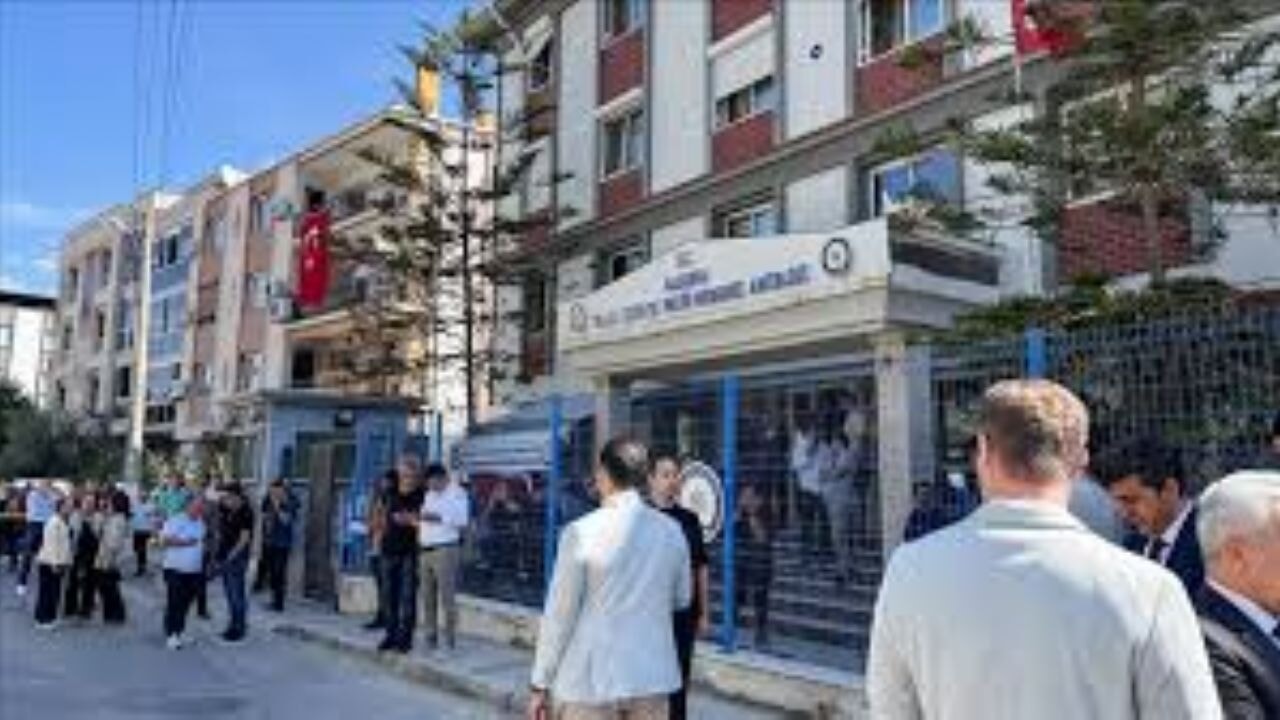 İzmir'deki silahlı saldırı soruşturmasında 27 kişi gözaltına alındı