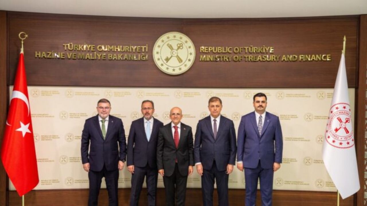 'İzmir İçin Gerekirse Kapı Kapı Gezerim': Cemil Tugay'dan İktidar Görüşmelerine Net Yanıt