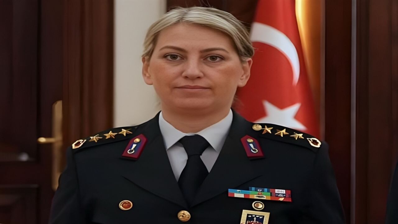 Jandarmanın kadın paşası