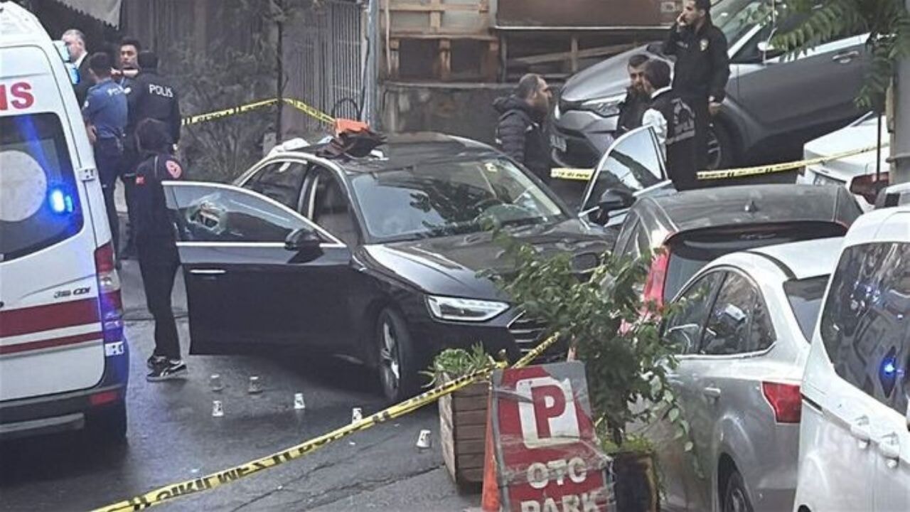Kanlı pusu! Kağıthane'de otomobiline kurşun yağdı: Genç adam olay yerinde can verdi
