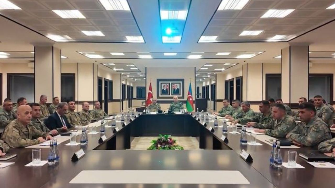 Kara Kuvvetleri Komutanı İran sınırında