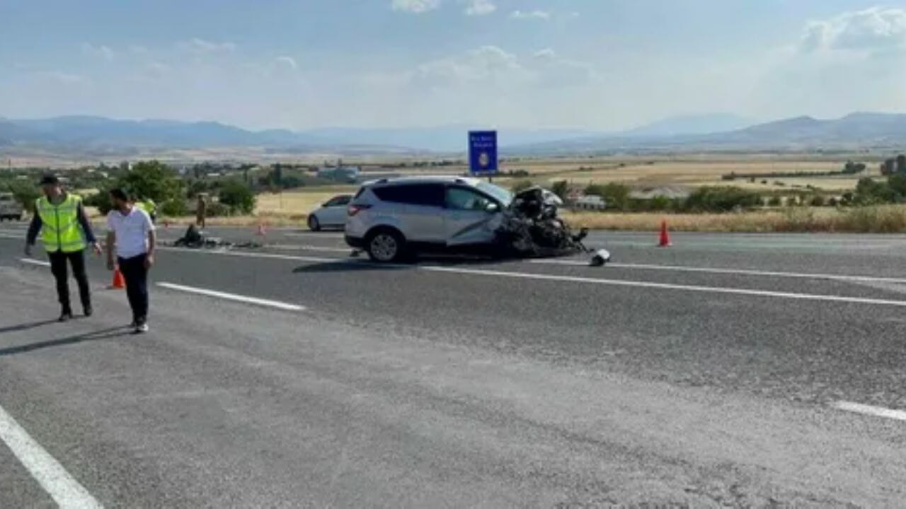 Kars'ta feci trafik kazası! Ölenlerin sayısı artıyor