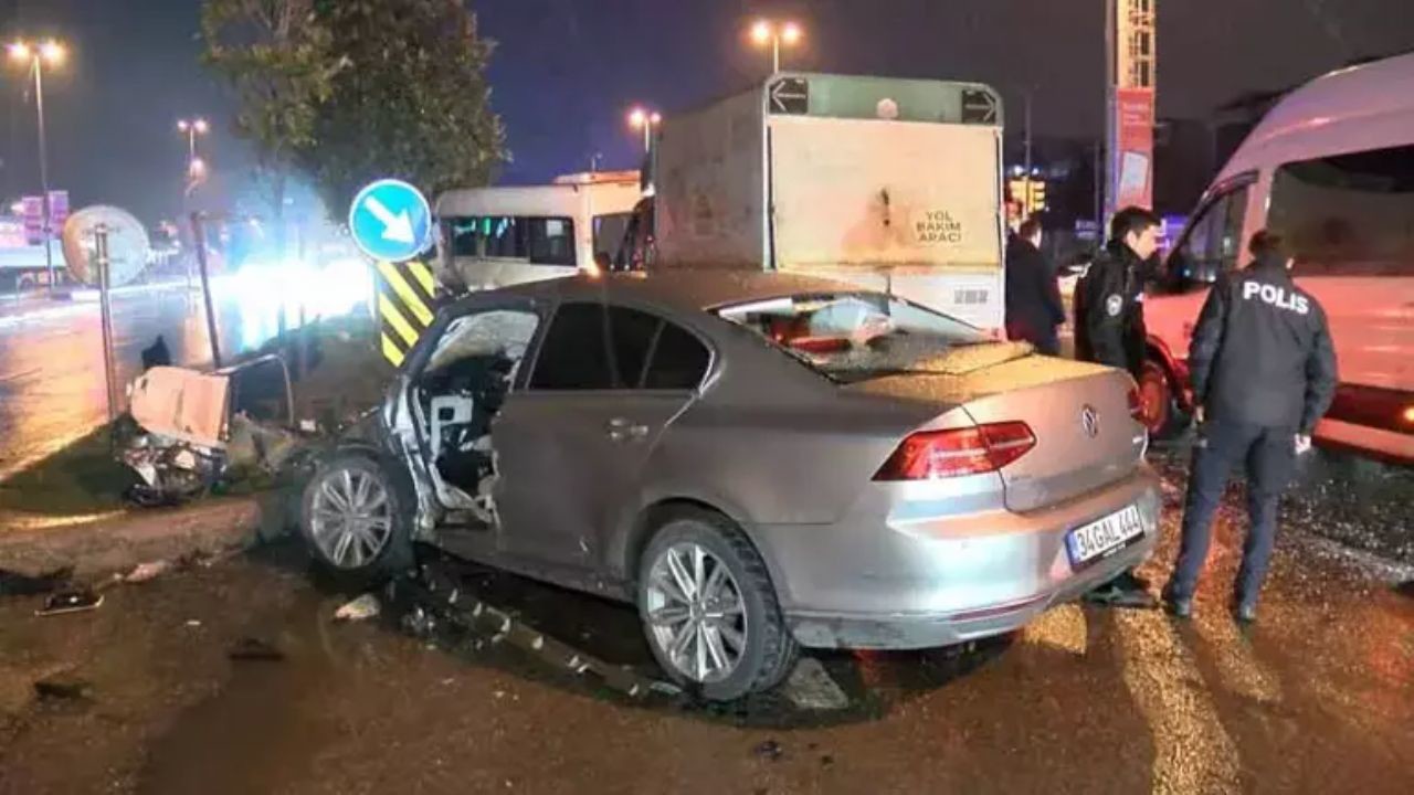 Kartal'da servis minibüsü ve otomobil çarpıştı