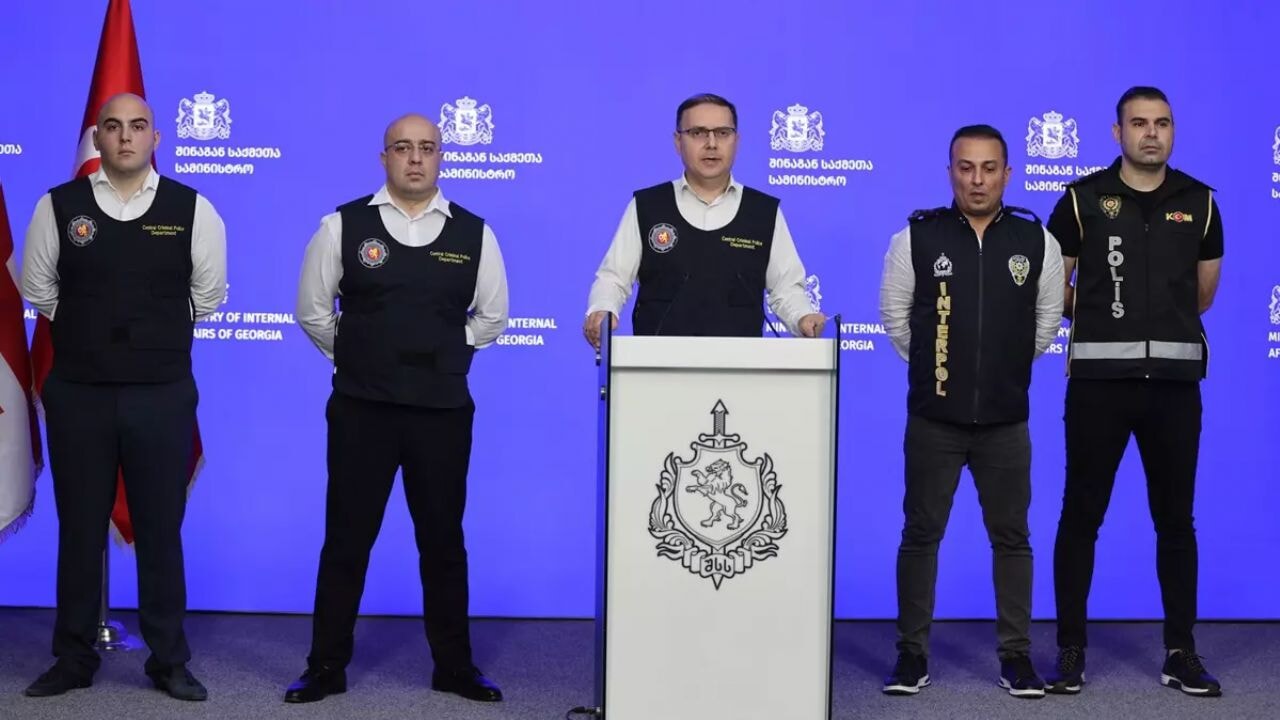 Kasten adam öldürme ve soygun suçlamasıyla aranan 12 kırmızı bültenli Türkiye'ye teslim edildi