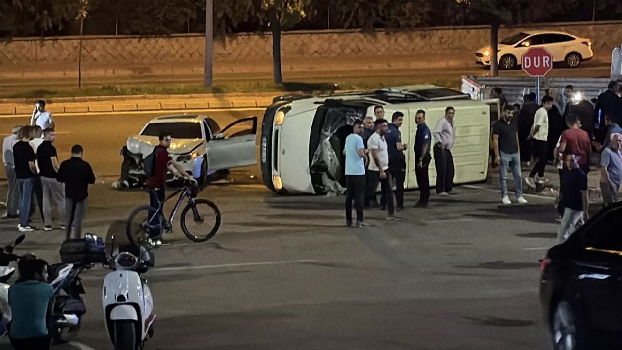 Kayseri'de feci kaza: Minibüs devrildi