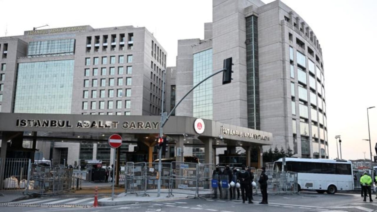 Kırmızı bültenle aranan firari şüpheli yakalandı