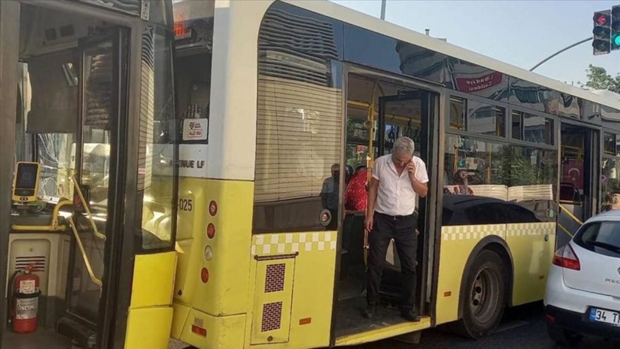 Kırmızı ışıkta duramayan İETT otobüsü kaza yaptı