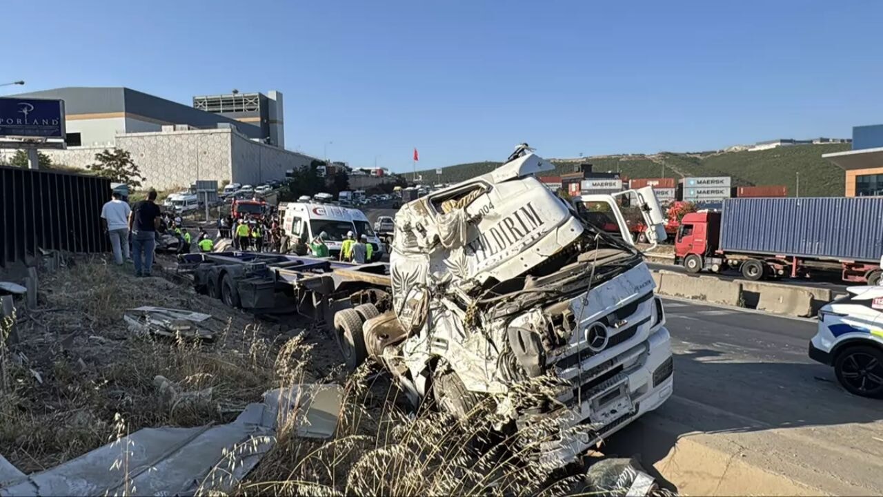 Kocaeli'de zincirleme trafik kazası: 5 ölü, 1 yaralı