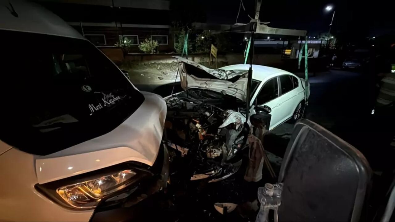 Kocaeli Gebze'de servis minibüsü kazası: 10 kişi yaralandı