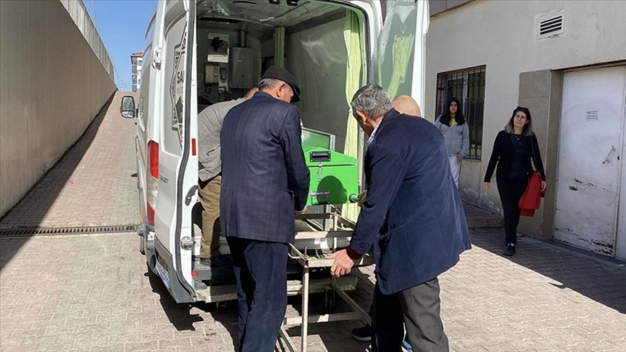 Köpek saldırısına uğrayan 72 yaşındaki adam yaşamını yitirdi