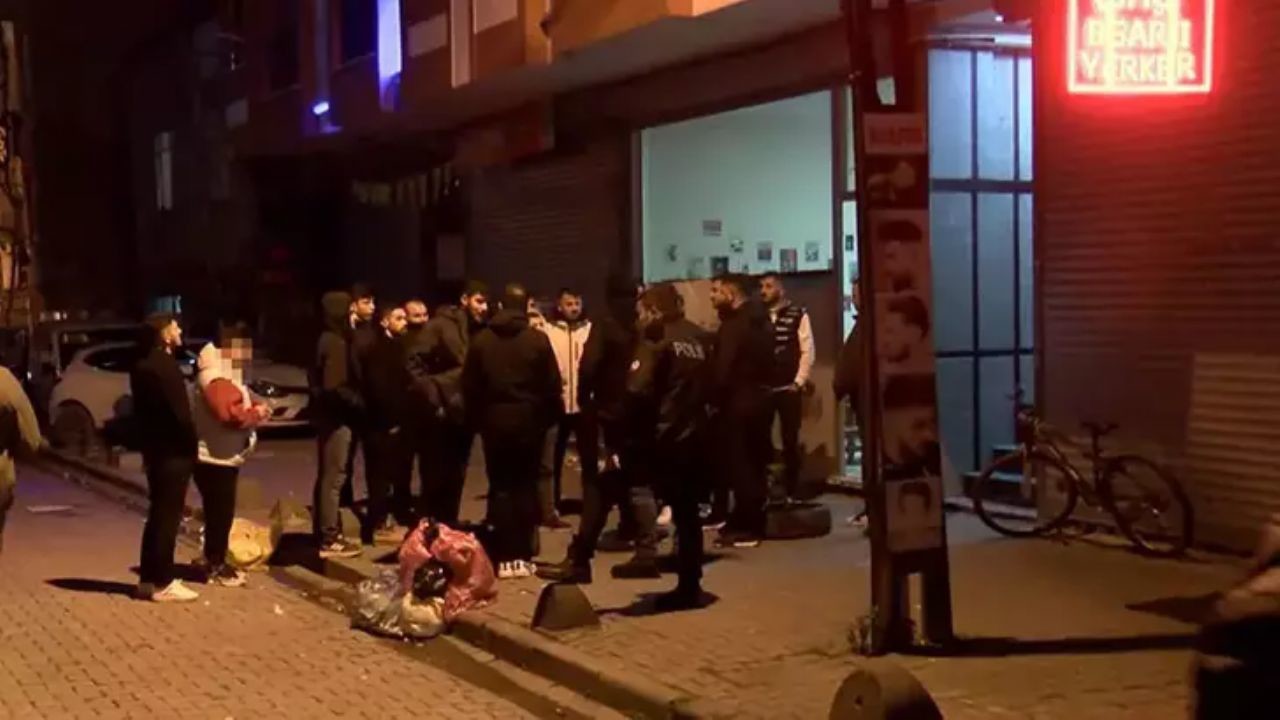 Küçükçekmece'de çay ocağına patlayıcı atıldı