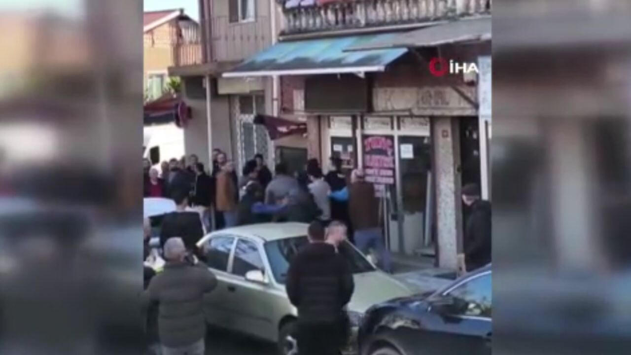 Madde bağımlısı satırla saldırdı!.. 4'ü polis, 6 yaralı