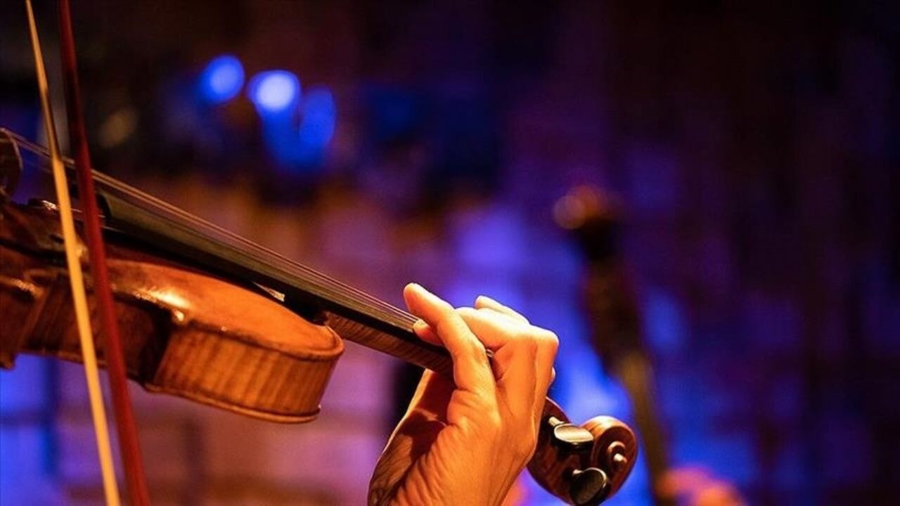 Maliye'den sanatçılara 14 Şubat Sevgililer Günü denetimi