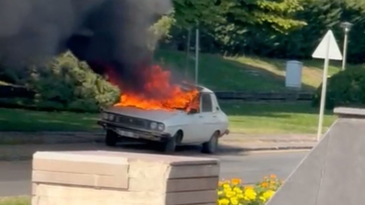 Meclis önünde 'beyaz Toros' ateşe verildi