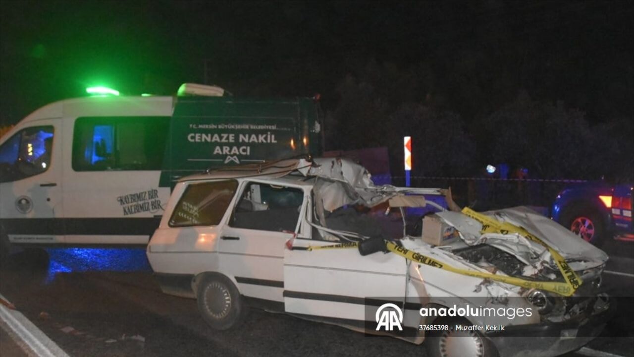 Mersin Bozyazı'da ölümcül kaza: Tır otomobili biçti