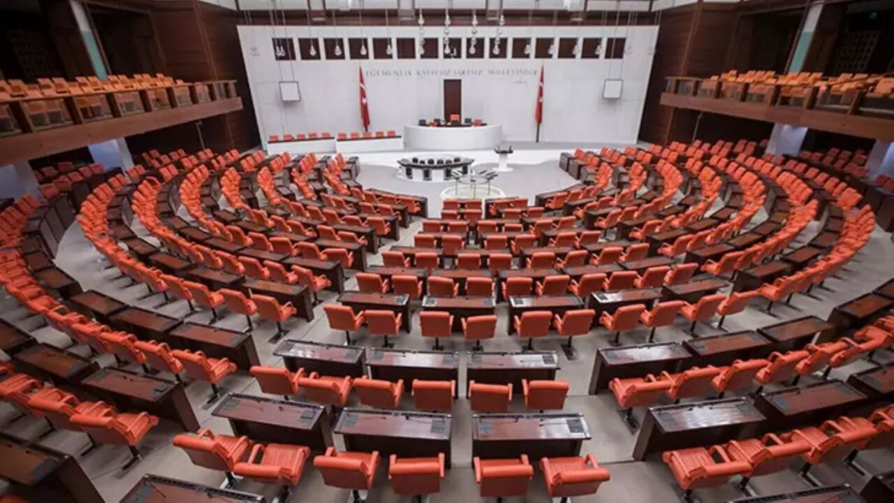 MHP'den sokak röportajlarına sert önlem teklifi!