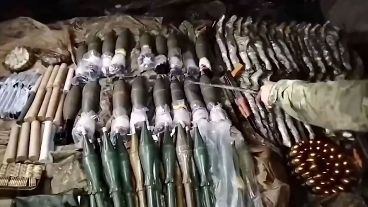 MSB duyurdu: Teröristlere ait mağarada ağır makineli tüfekler ve patlayıcılar bulundu