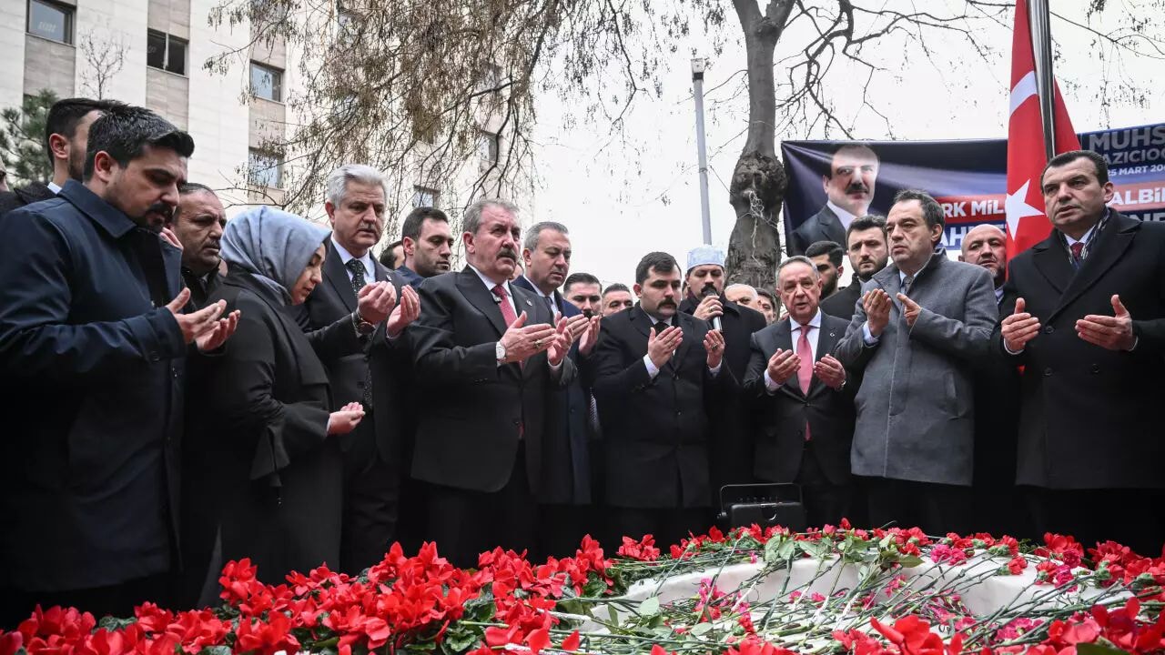 Muhsin Yazıcıoğlu mezarı başında anıldı!