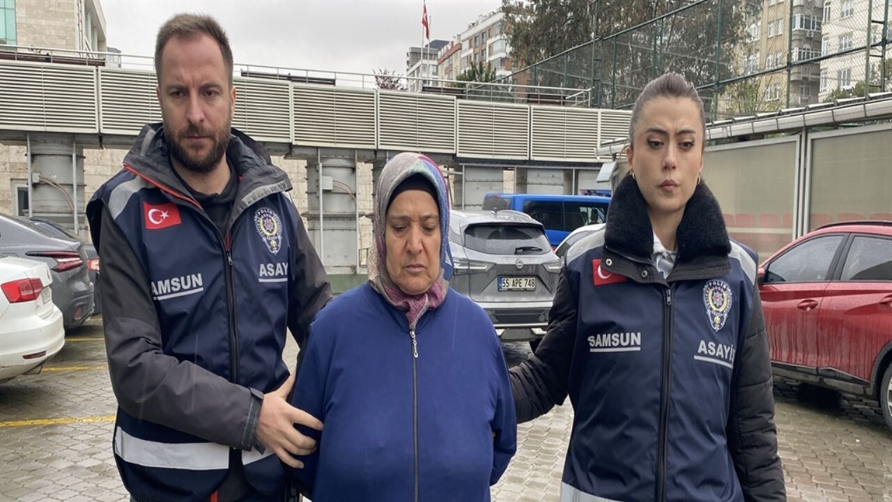 Öğretmen kızının boynunu kırarak öldürdü