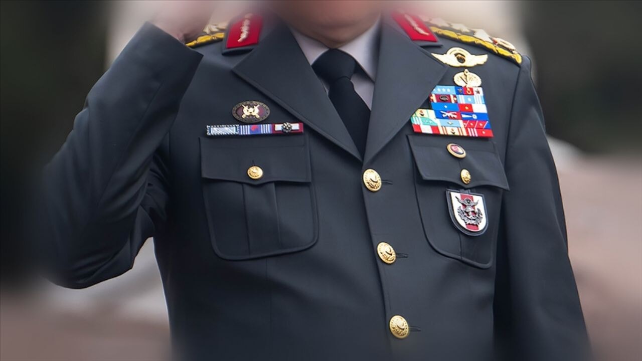 Orgeneral ve oramirallerin yaş haddi yükseltilecek