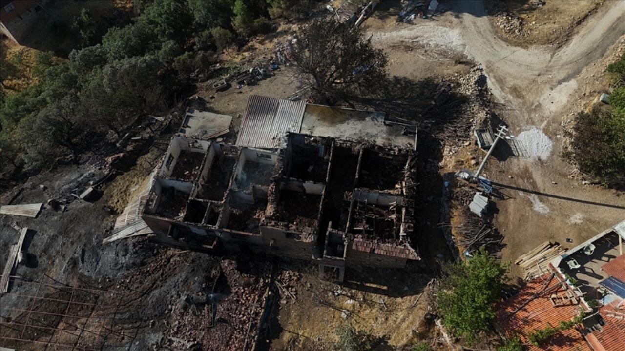 Orman Yangınlarının Ardından Büyük Kayıp: 13 İlde 407 Konut, 96 Ahır, 17 İş Yeri Hasarlı