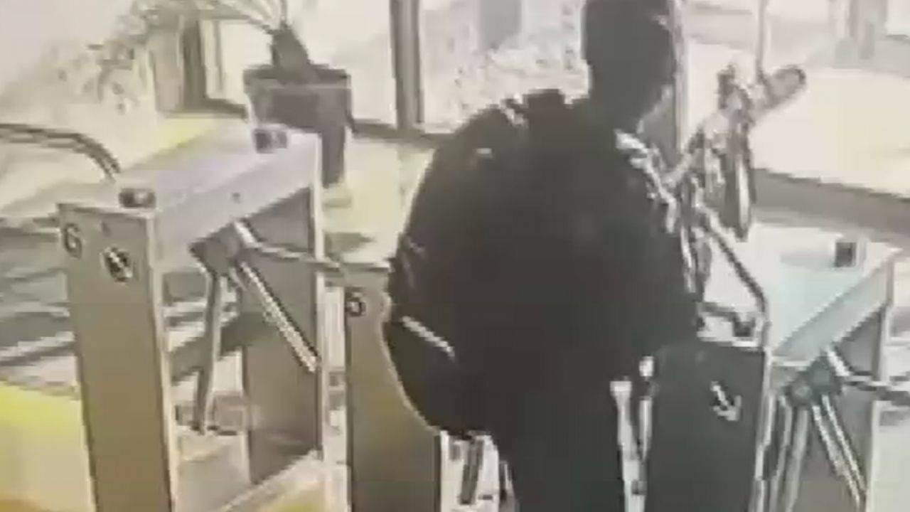 Özel harekat operasyon başlattı, teröristler kendilerini patlattı