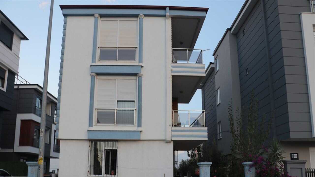 Polis memuru, eşi ve 2 çocuğunu öldürdü